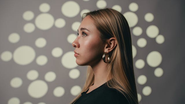 Kolczyki koła – ponadczasowy akcent w codziennych stylizacjach